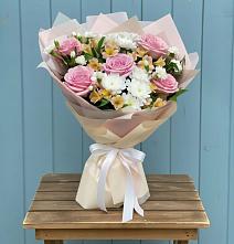 Букет цветов из:  Гвоздики, Орхидеи и Розы в Донском