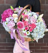 Композиция солнечный день в Донском Цветочная композиция из Розы, Хризантемы, Пионы и Лизиантусы в корзине в Донском