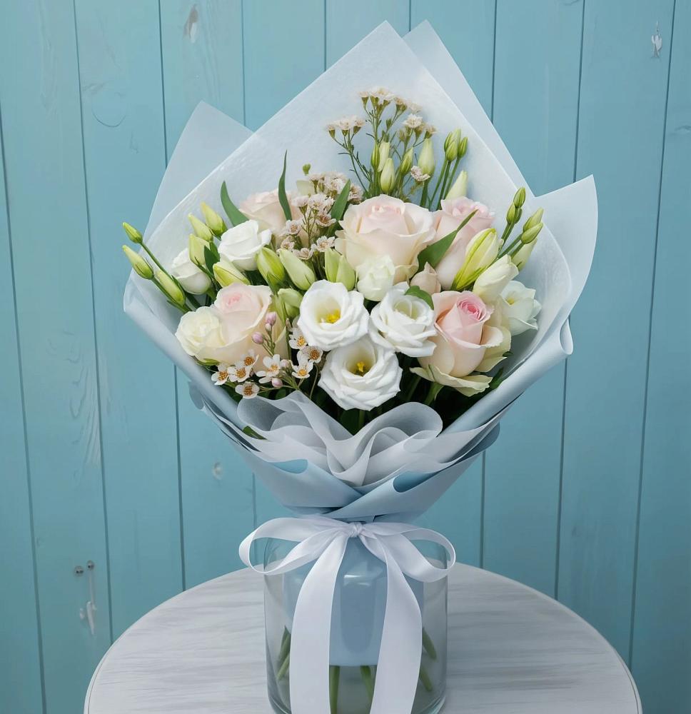 Букет цветов из: Розы и Лизиантусы в Донском