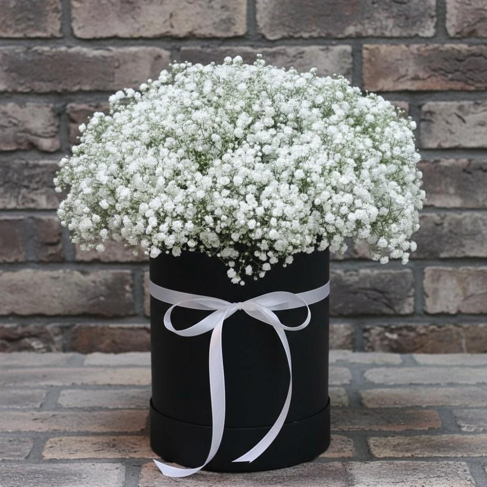 Цветочная композиция из Гипсофила в шляпной коробке в Донском