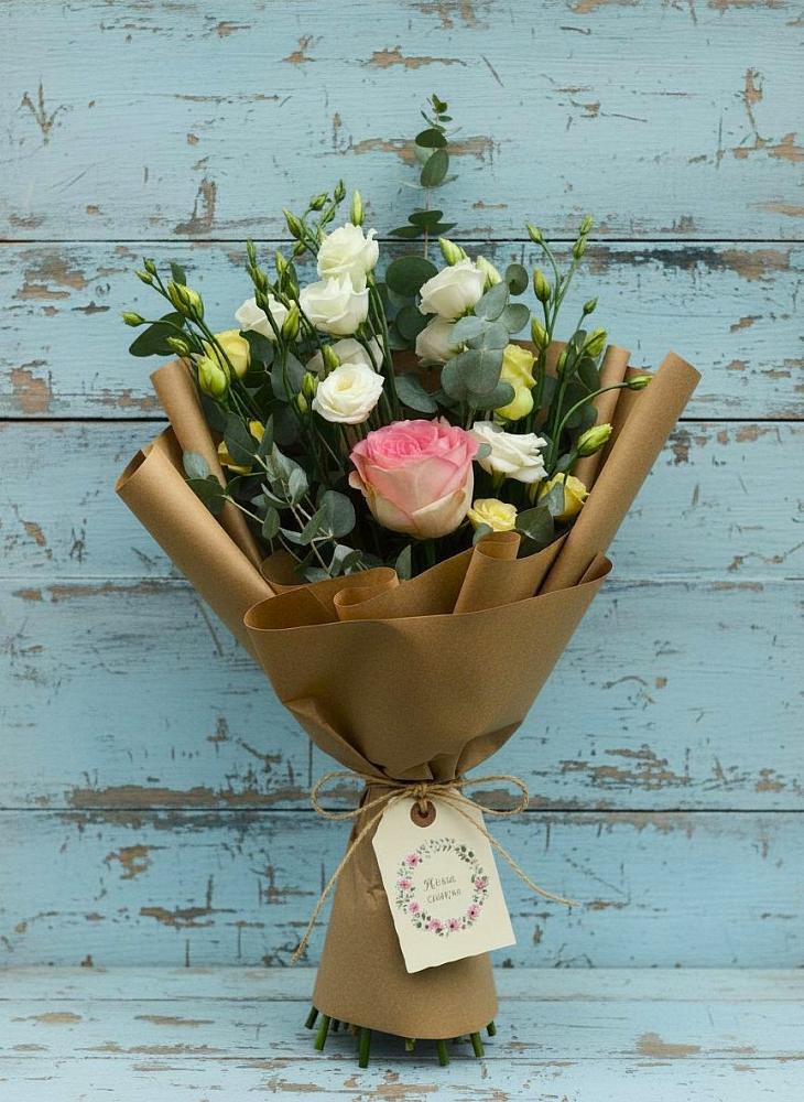 Букет цветов из: Розы и Лизиантусы в Донском