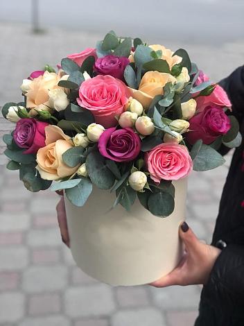 Цветочная композиция из Розы в шляпной коробке в Донском