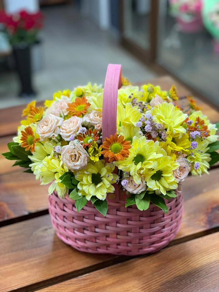 Цветочная композиция из Хризантемы и Розы в корзине в Донском