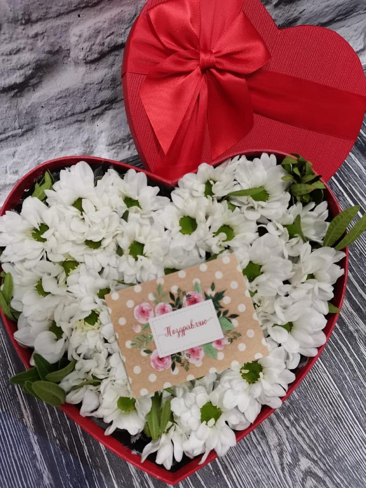 Цветочная композиция из Хризантемы в виде сердца в Донском